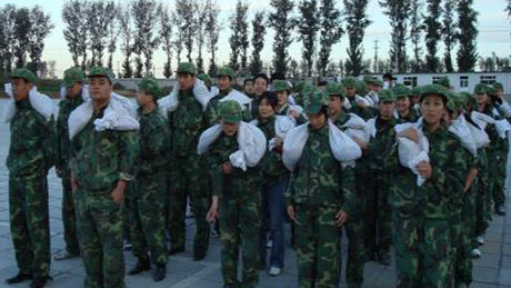 饲料动保板块在职员工军事化强化训练营，时刻保持高昂的斗志