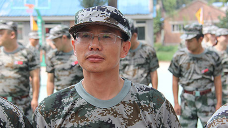 刘钧贻董事长参加军训