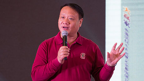 张利庠教授、中国人大畜牧饲料产业研究中心主任、中国三农经济促进会会长