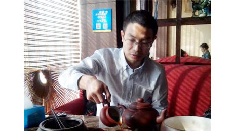 高川--湖南农大动物营养硕士
现任：饲料技术经理，进入资源大家庭，得到很多老师的帮助，也更加清楚了自己的位置和方向。以前人生的种种经历，在此时才发现它的价值。